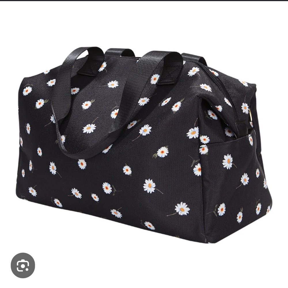 Alice and Olivia Daisy Duffle Travel Bag with Matching Reversible Bucket Hat - Picture 7 of 7